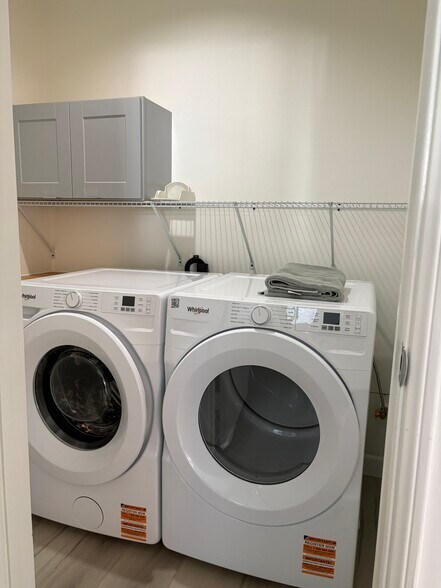 Laundry Room - 2037 N Brighton St