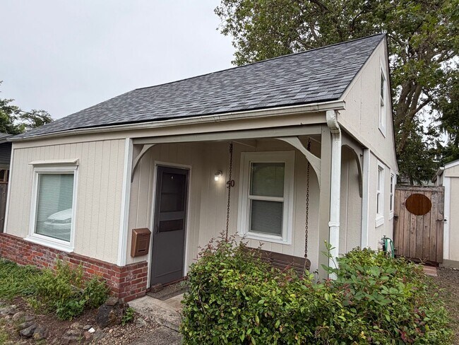 Building Photo - 2 Bedroom House in Eugene