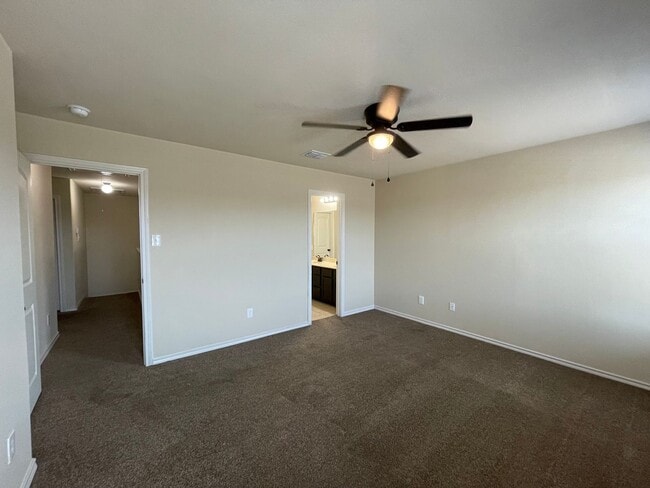 Building Photo - Townhome for rent
