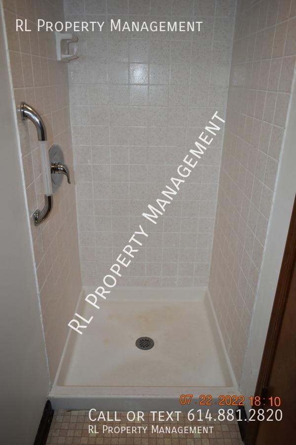 Building Photo - WAIVED APPLICATION FEE(S) AND 1 MONTH FREE...