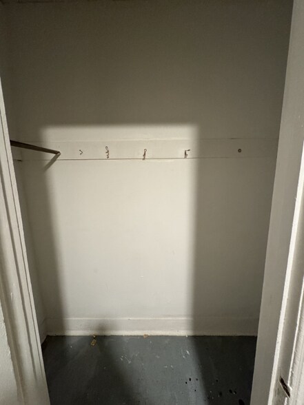 Building Photo - 71 S 6th Ave