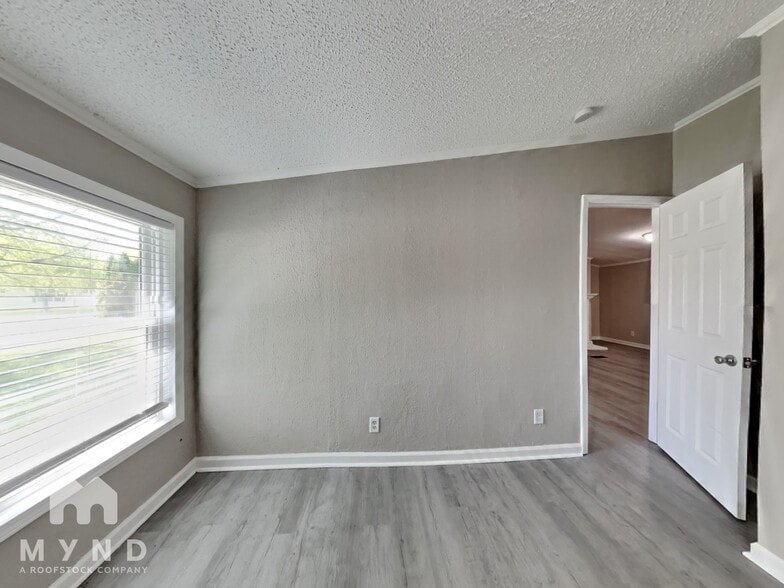 Building Photo - 3904 Ireland Dr
