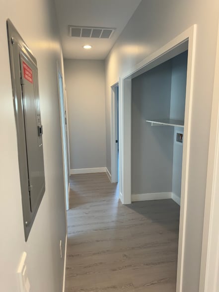 Building Photo - 872 W 29th St