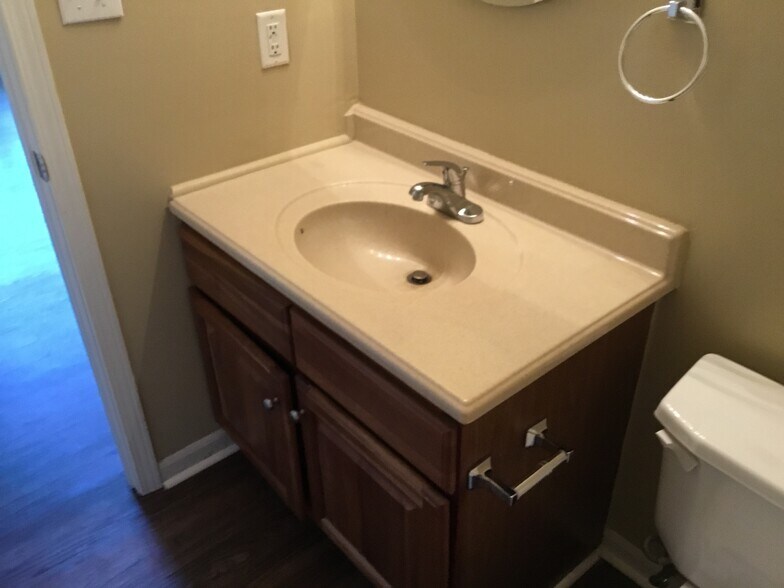 Building Photo - 2040 Theodore Dr