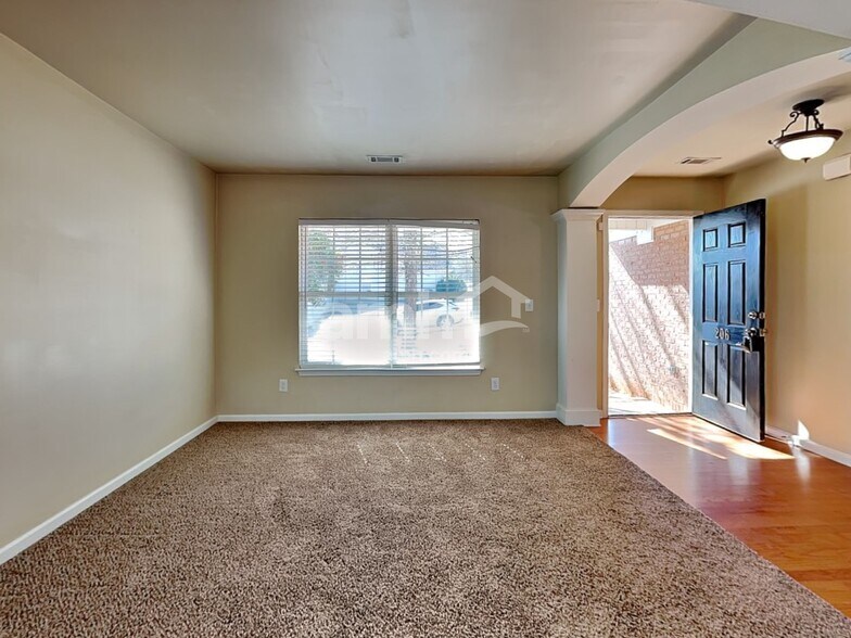 Building Photo - 206 Wild Dogwood Way