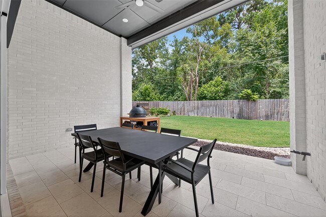 Building Photo - 9722 Dani Lake Dr
