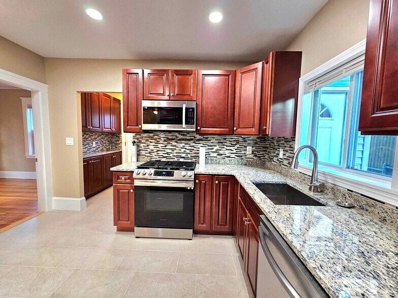 Building Photo - 10 Alton Rd