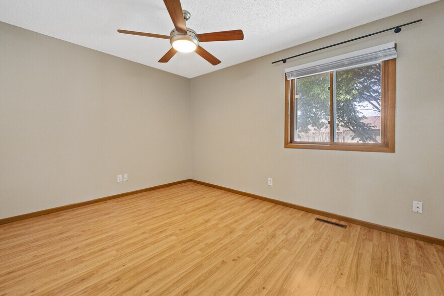 Building Photo - 416 6th Ave