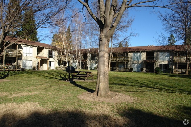 Building Photo - Sierra Manor Apartments