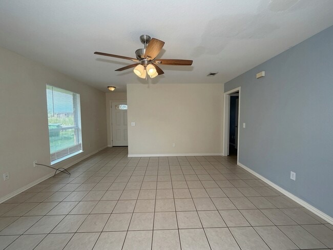 Building Photo - 931 Farmington Rd