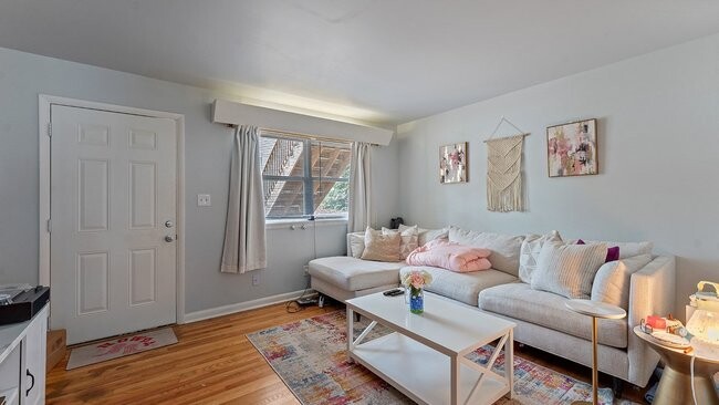 Building Photo - 830 W Caraway St