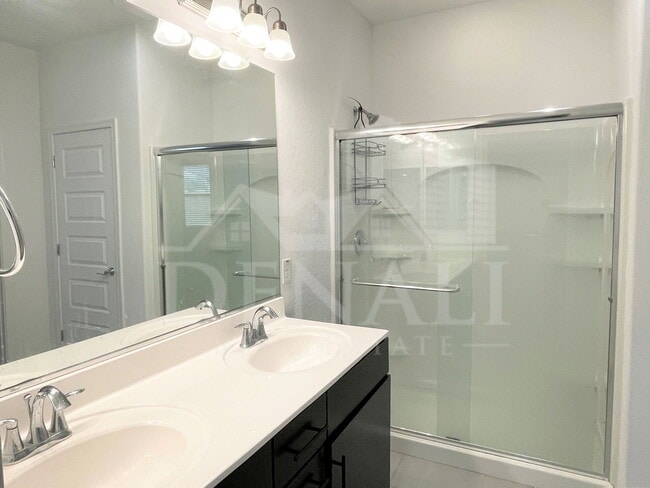 Building Photo - 7954 W Medlock Dr