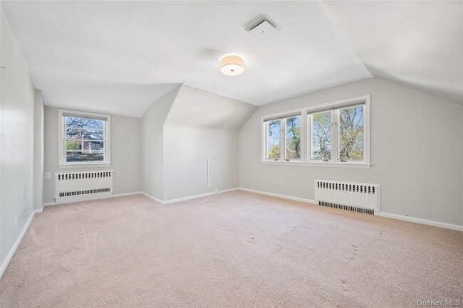 Building Photo - 6 Wildway