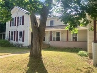 Building Photo - 108 Maple St