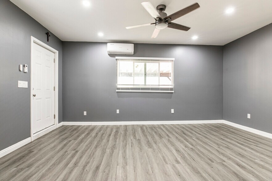 Building Photo - 10432 Langdon Ave