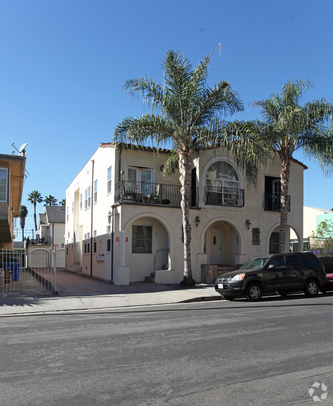 Building Photo - 1449-1453 N Mansfield Ave