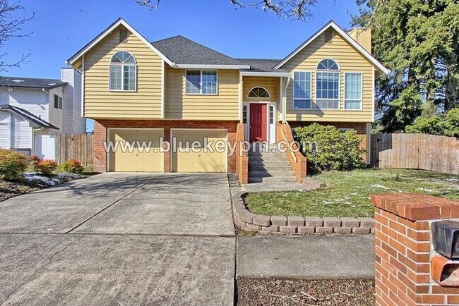 Primary Photo - 3 Bed, 2.5 Baths Home with Family Room and...