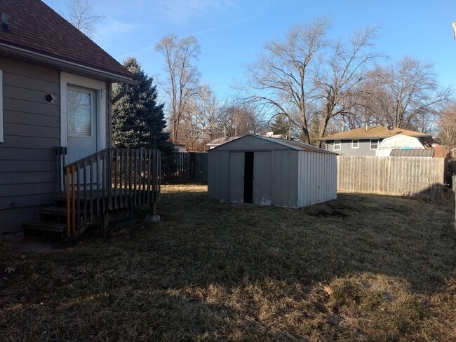 Building Photo - 2 Bedroom 1 Bath Home