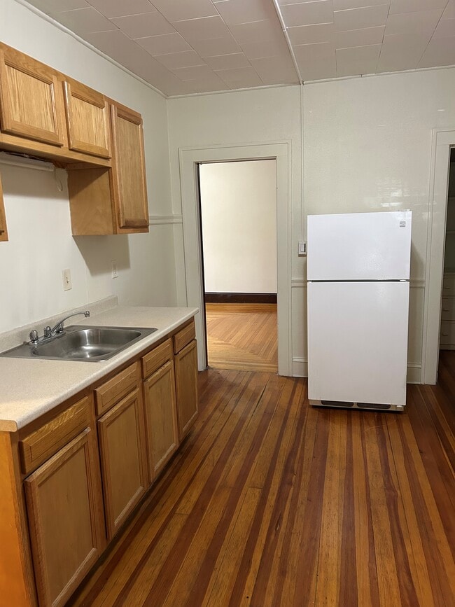 Building Photo - 329 Beech St