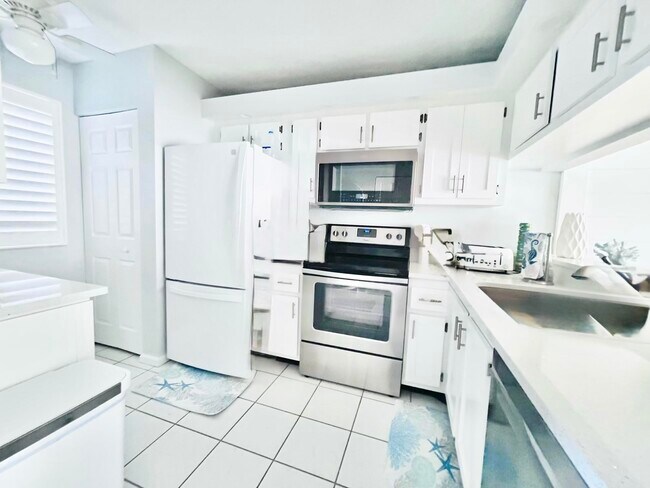 Building Photo - 353 S US Hwy 1