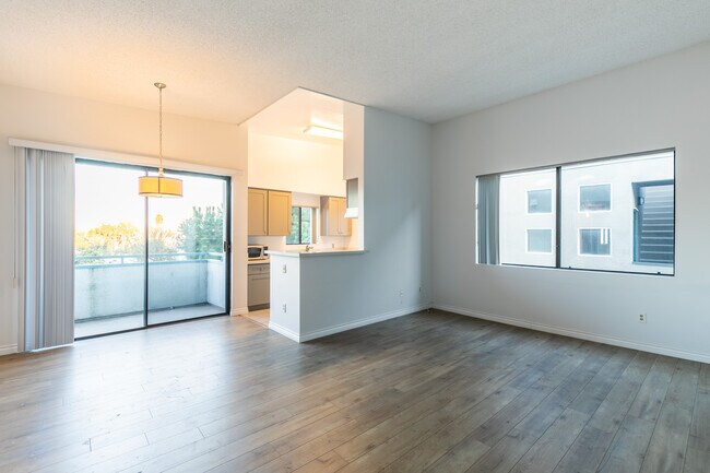 Building Photo - 2584 S Centinela Ave