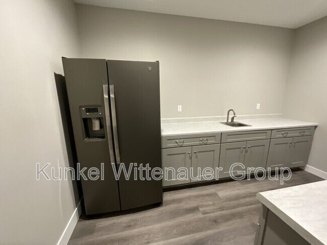 Building Photo - 1212 Hickory Point Dr