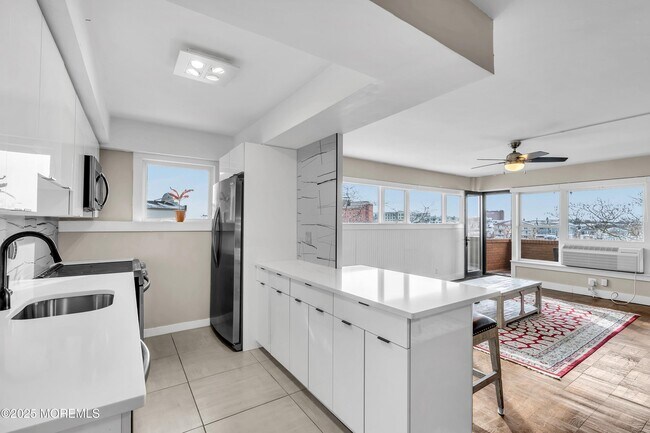 Building Photo - 321 Sunset Ave