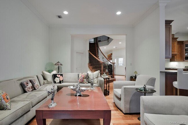 Building Photo - 702 Equestrian Way