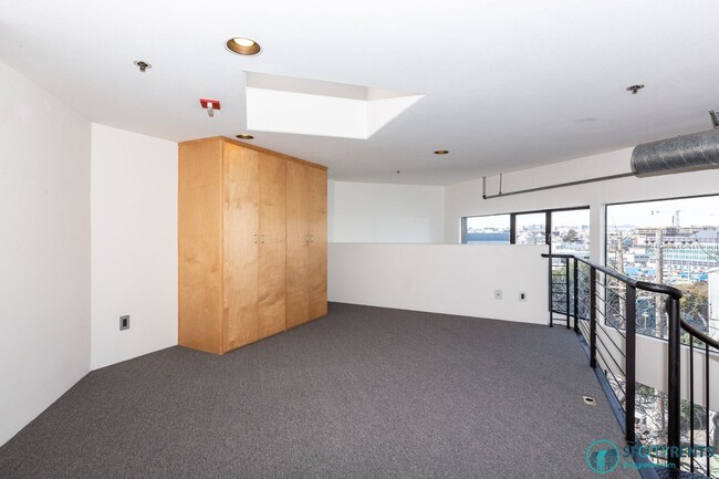 Building Photo - Mission District: Top Floor Loft w/ Roof Deck, Parking & W/D in unit