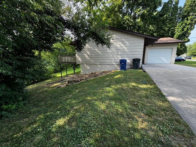 Building Photo - 3 Bedroom house in Bettendorf 2 Bath 1 car attached garage with walkout basement