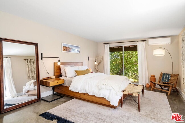 Building Photo - 19783 Valley View Dr