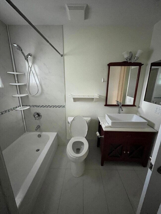 Building Photo - 4020 NW 24th Terrace