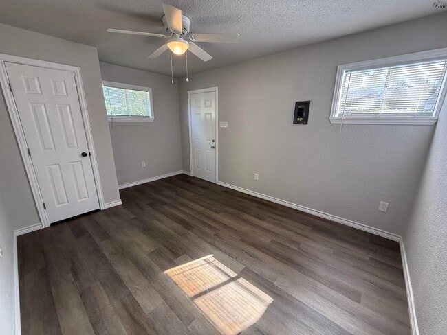 Building Photo - 1030 Wesley Dr