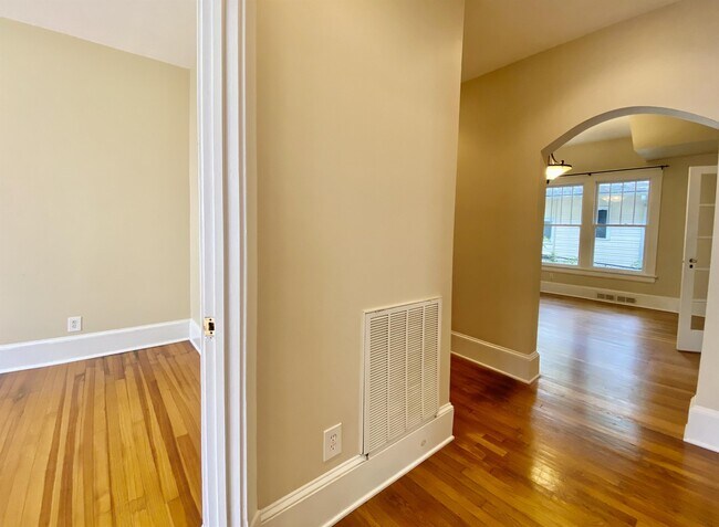 Building Photo - 1105 Virginia Ave