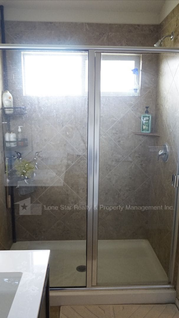 Building Photo - 6302 Cool Creek Dr