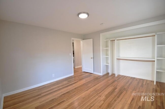 Building Photo - 1327 S Leadville Ave