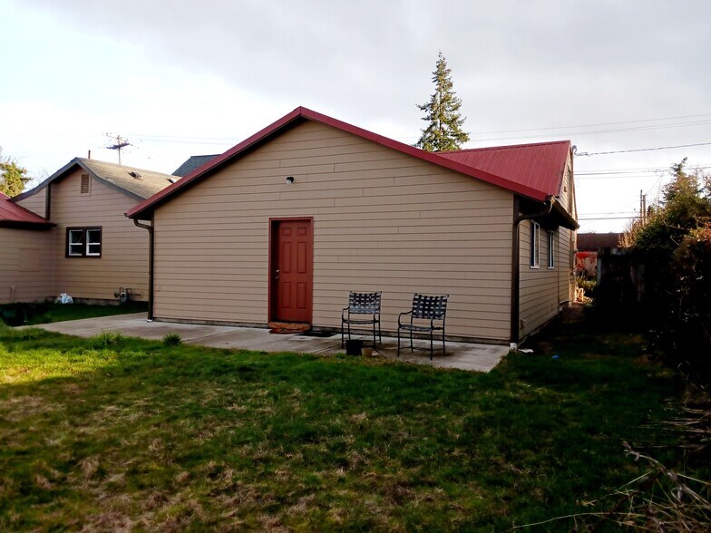 North side patio - 2909 NW Fillmore Ave