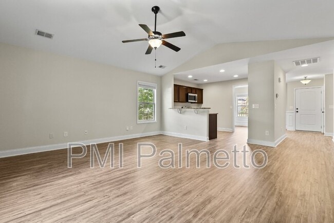 Building Photo - 634 Pine Lilly Dr