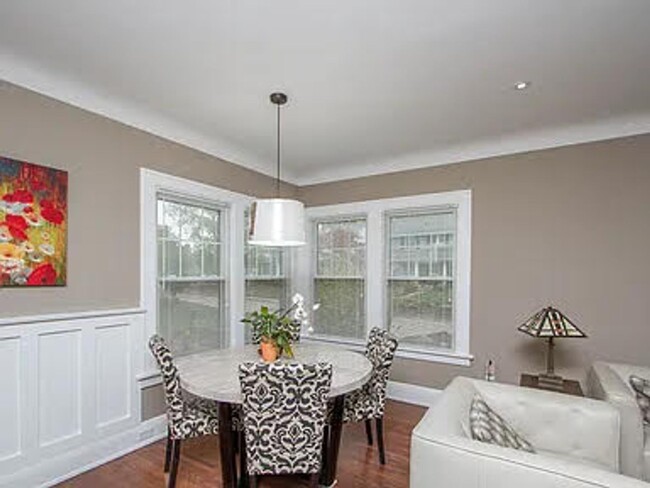 Building Photo - Large home in a convenient location