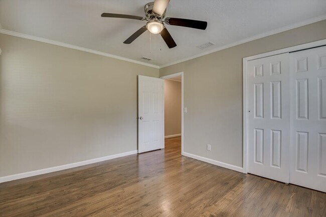 Building Photo - 3602 Kentwood Dr