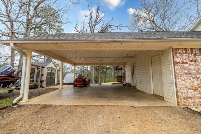 Building Photo - 176 Bending Oak Dr