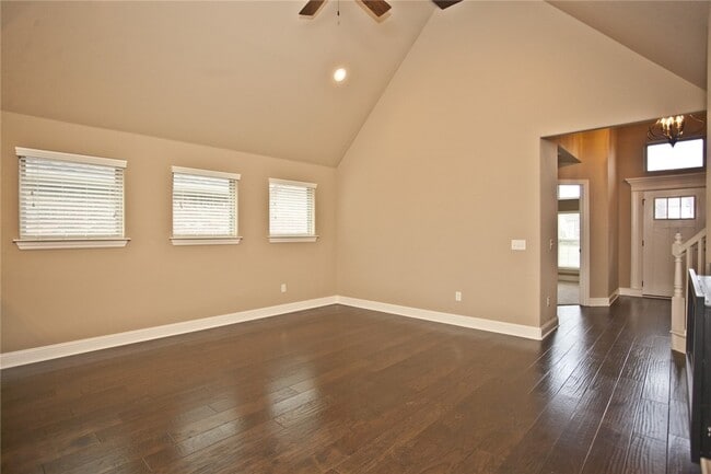 Building Photo - 3210 SW Stonepoint Ave