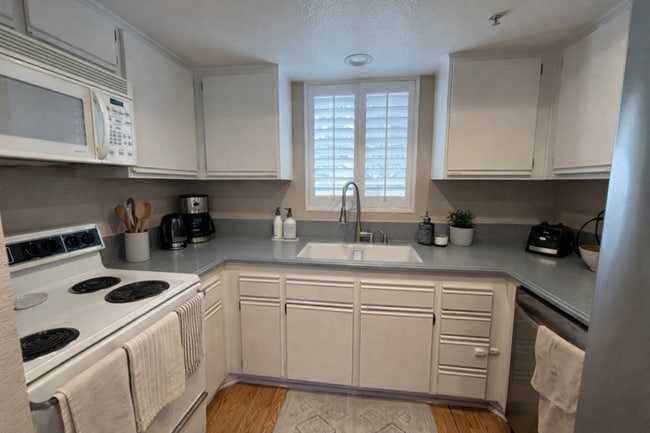 Building Photo - 2 Bedroom Condo in Orange