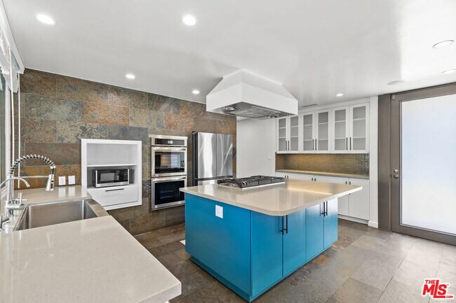 Building Photo - 10421 Beckford Ave