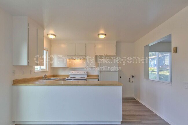 Building Photo - 130 Miles Ln