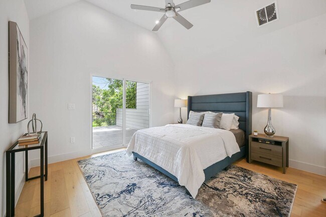 Building Photo - Premium Central Austin New Construction