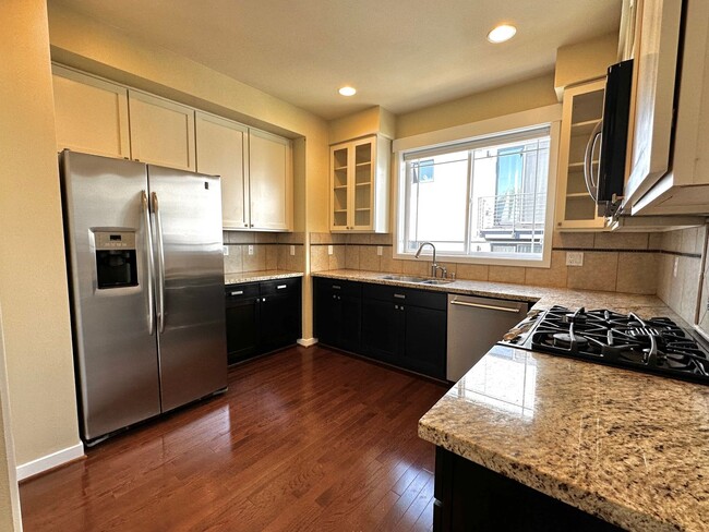 Building Photo - Beautiful, Luminous 2BR | 2.5BA in the Hea...