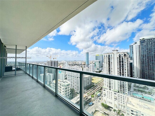 Primary Photo - 1111 SW 1st Ave