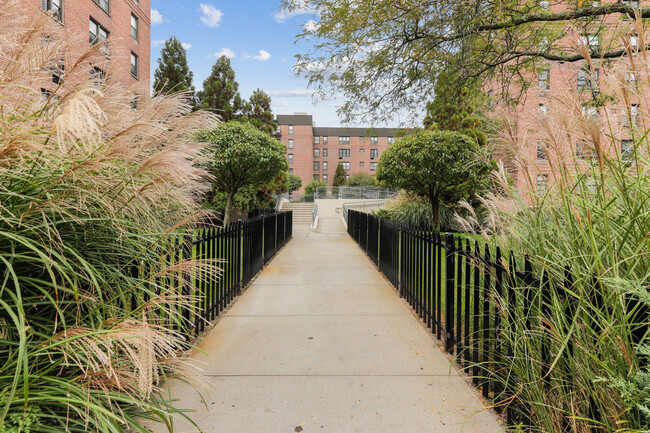 Building Photo - Wavecrest Gardens