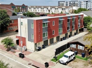 Building Photo - August Move in! 3 Bed, 3.5 Bath on Northgate